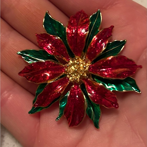 Jewelry - Elegant Red and Green Floral Brooch